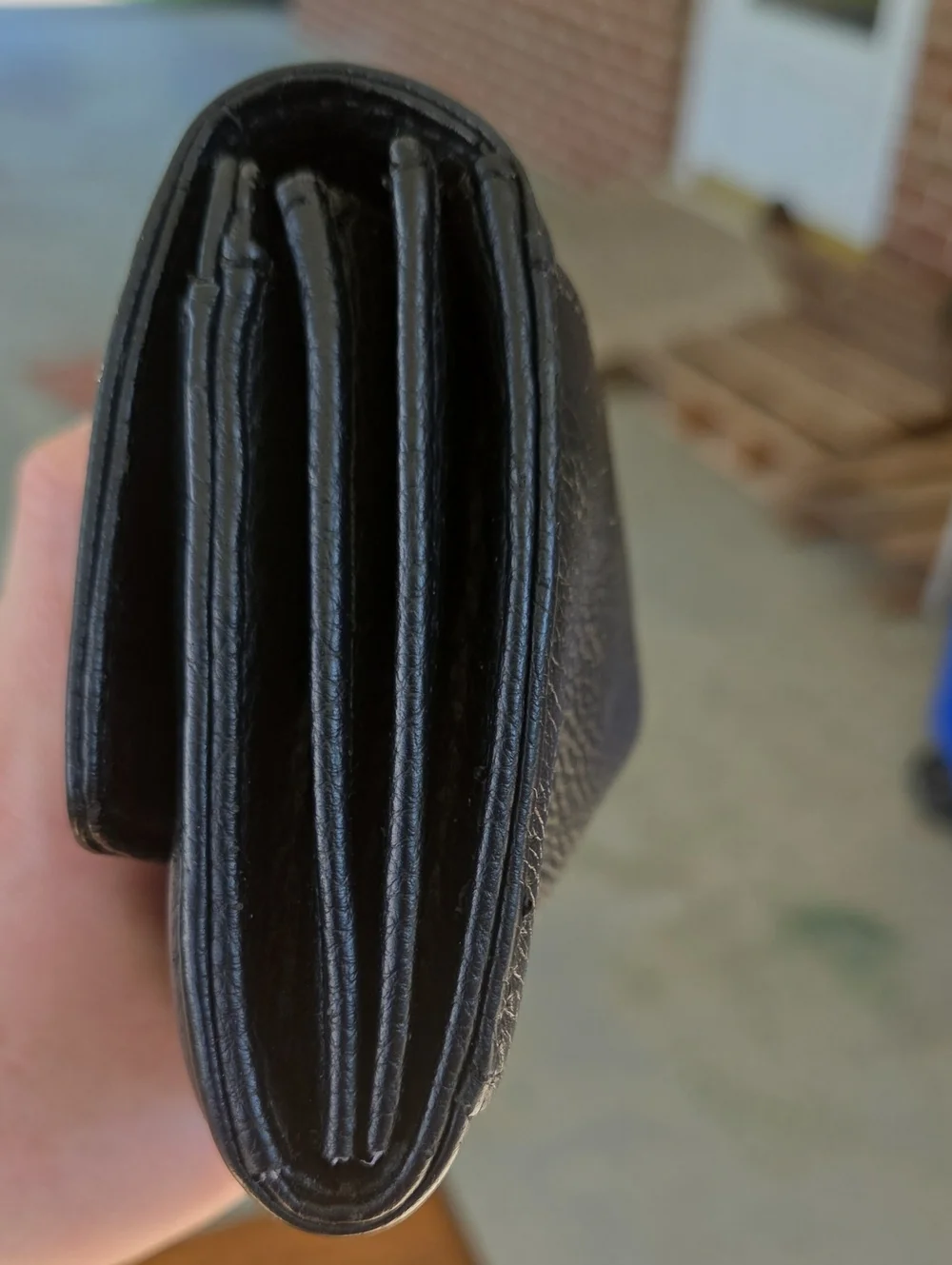 Tignanello Turnlock Black Leather Wallet $100 Retail GUC